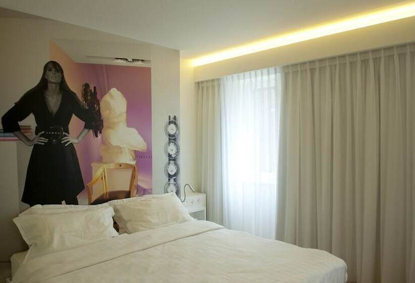 غرفة ديلوكس, Hassotel