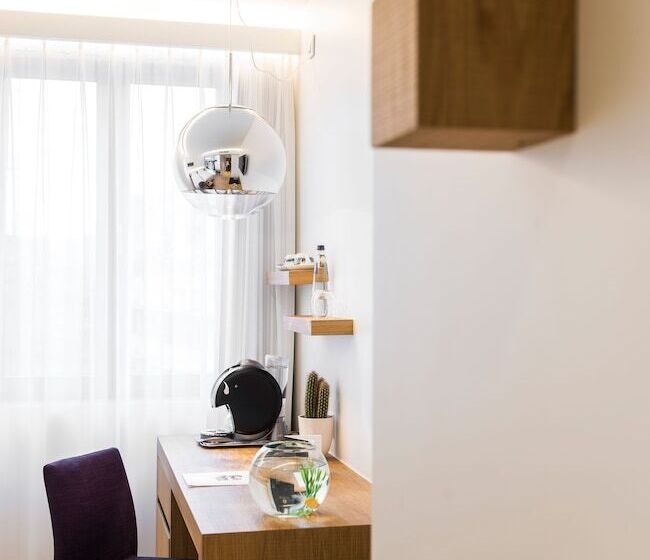 غرفة ديلوكس, Hassotel