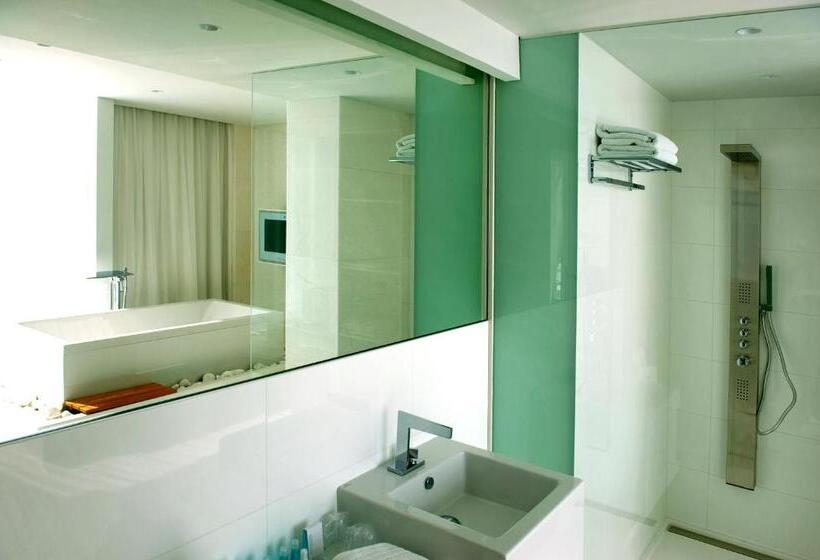 جناح دور أخير, Hassotel