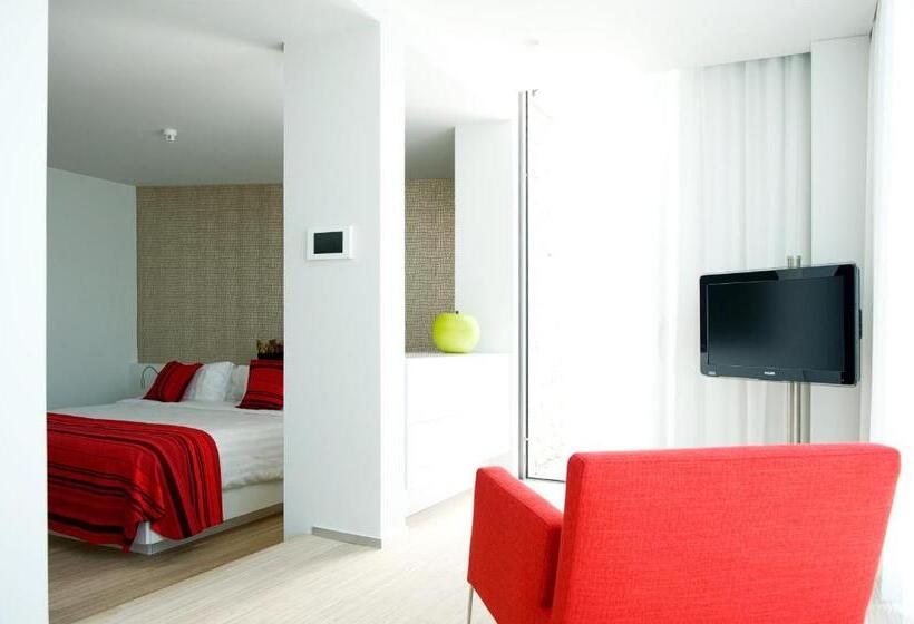 جناح دور أخير, Hassotel