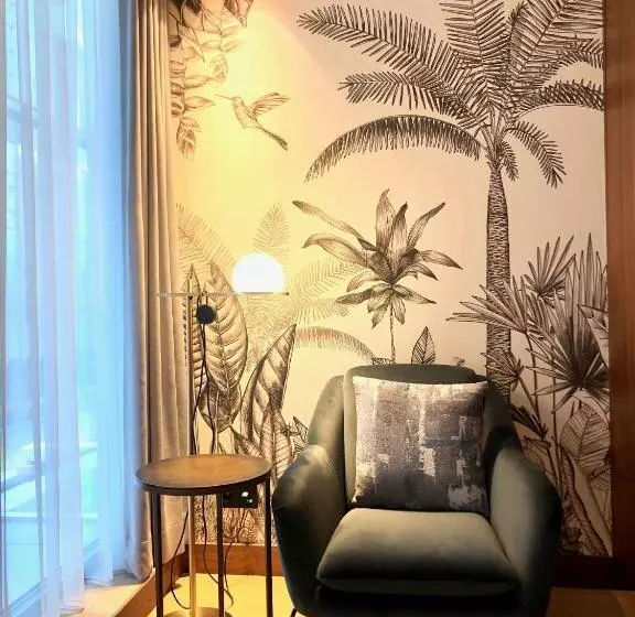 اتاق لوکس با بالکن, Hassotel