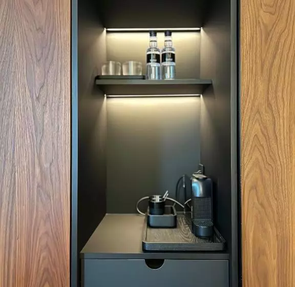 اتاق لوکس با بالکن, Hassotel