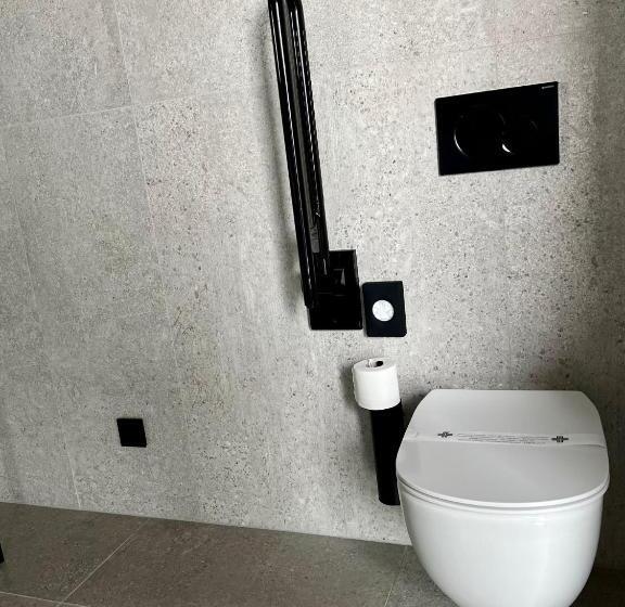 اتاق لوکس با بالکن, Hassotel