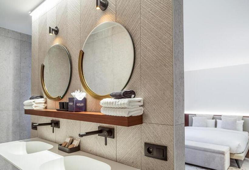 آپارتمان 1 خوابه با بالکن, Hassotel