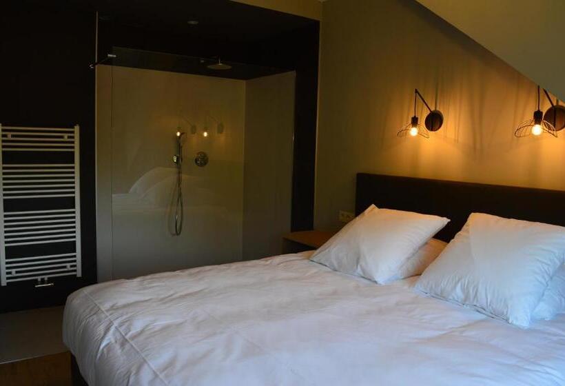 غرفة كومفورت, La Heid Des Pairs