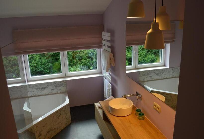 غرفة ديلوكس, La Heid Des Pairs