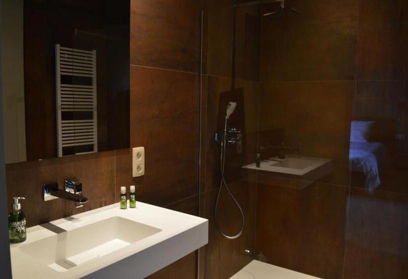 غرفة سوبيريور, La Heid Des Pairs