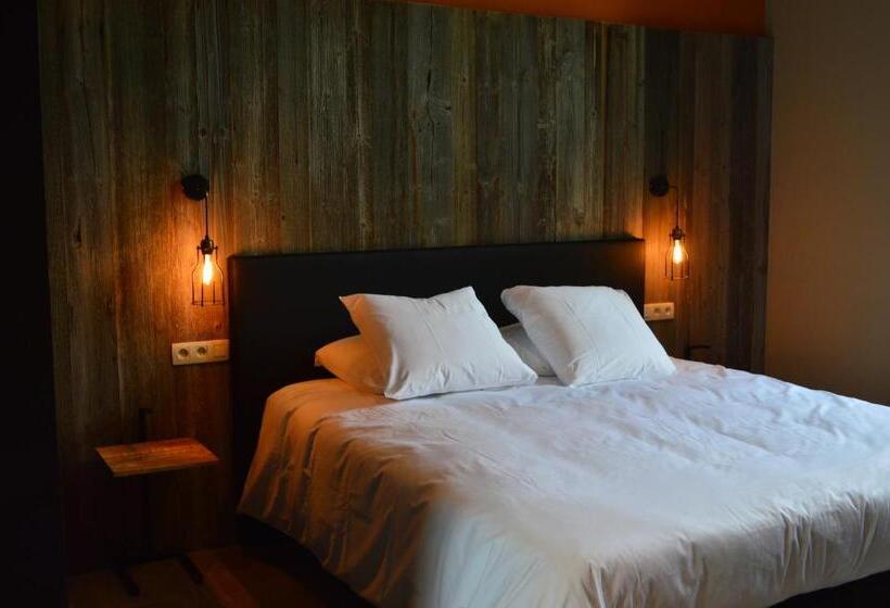 غرفة سوبيريور, La Heid Des Pairs