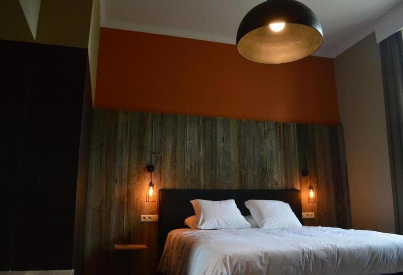 غرفة سوبيريور, La Heid Des Pairs