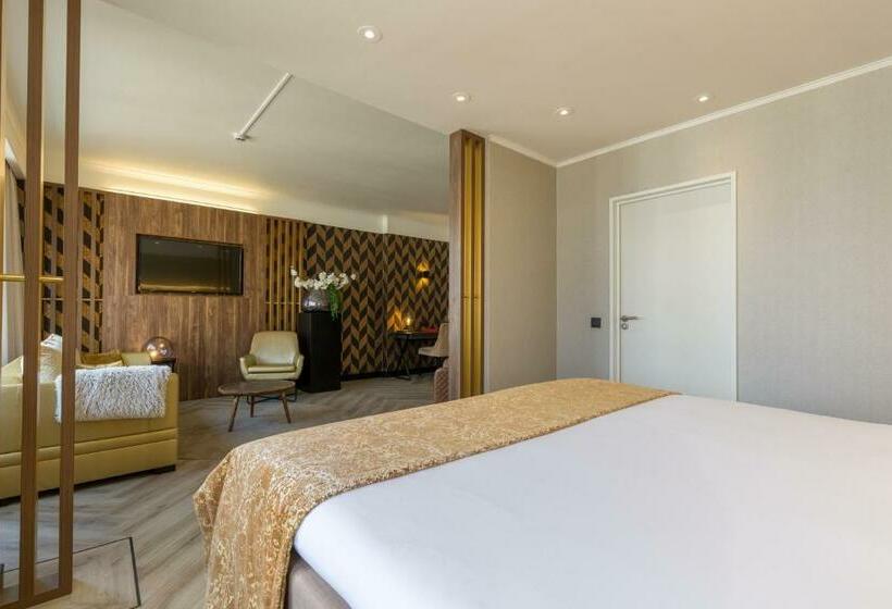 جناح جونيور, Leonardo Hotel Antwerp The Plaza