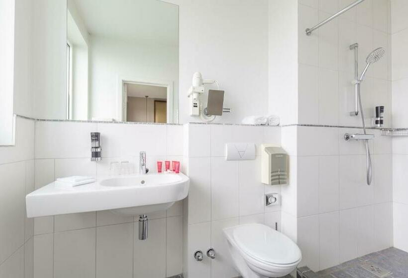 غرفة قياسية مطلة على المدينة, Leonardo Hotel Antwerp The Plaza