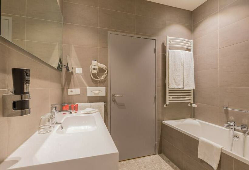 غرفة ديلوكس, Leonardo Hotel Antwerp The Plaza