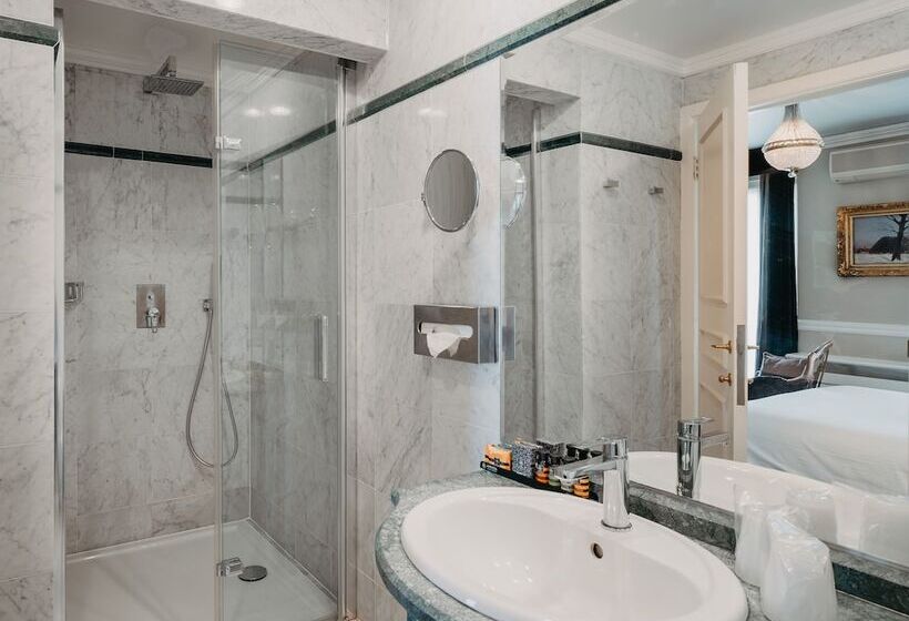 Habitació Superior, Manos Premier