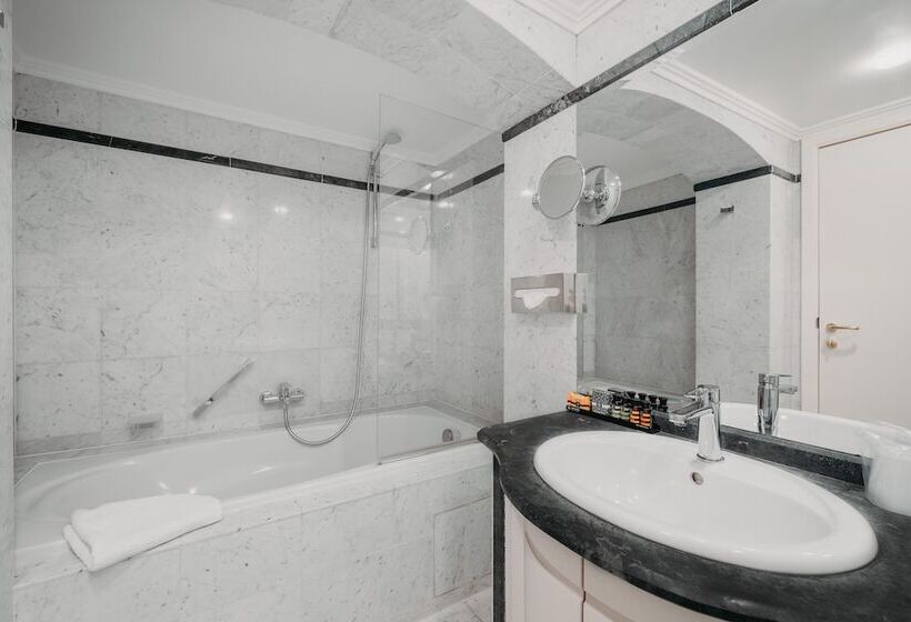 Habitació Superior, Manos Premier