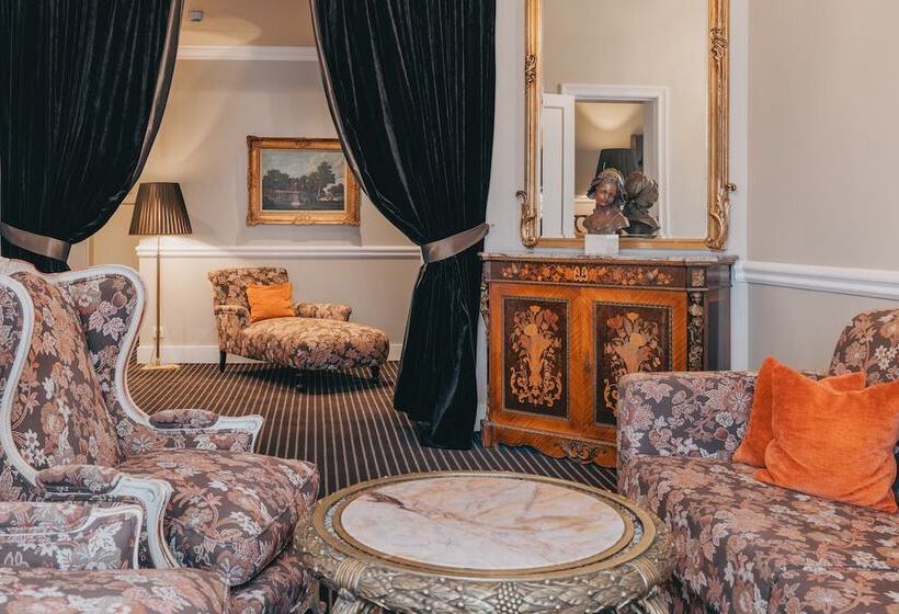 Suite, Manos Premier