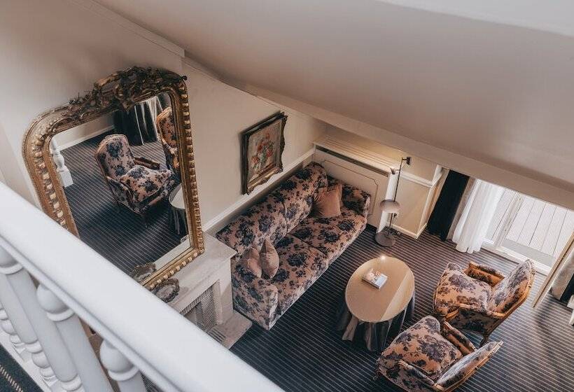 Suite, Manos Premier