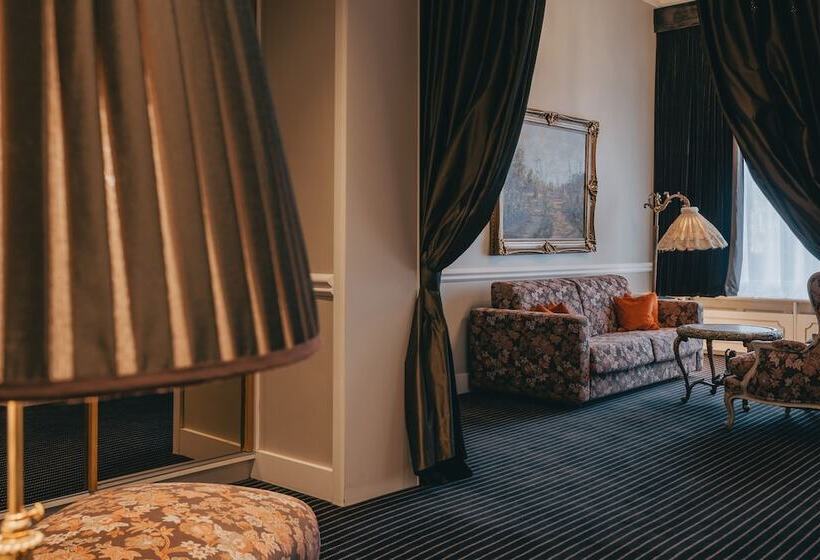 Suite, Manos Premier