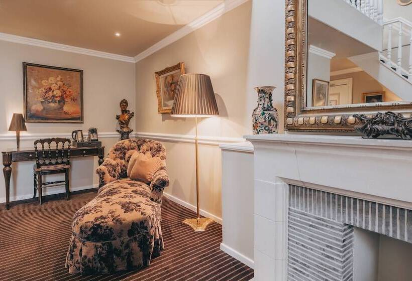 Suite, Manos Premier