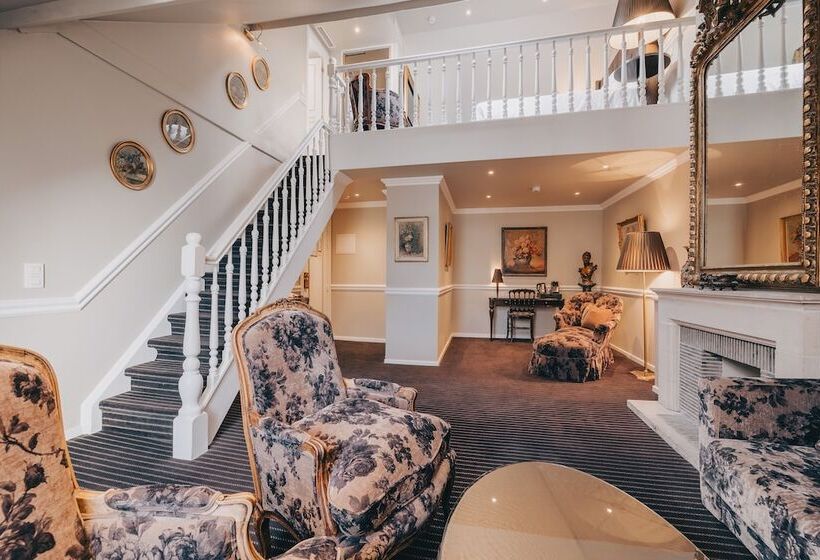 Suite, Manos Premier