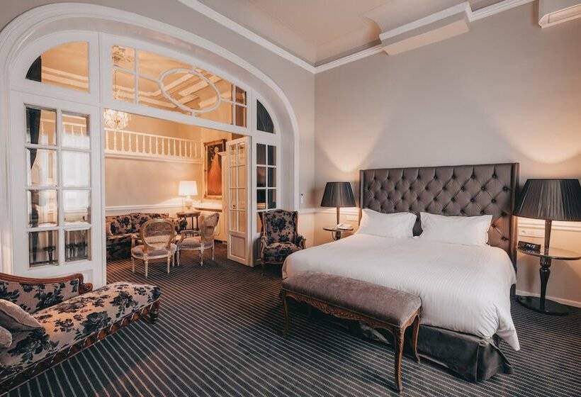 Suite, Manos Premier