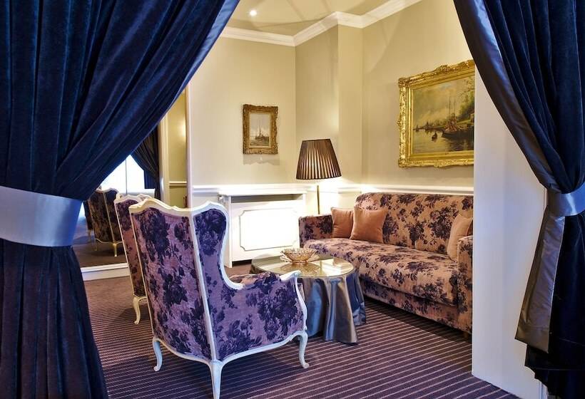 Suite, Manos Premier