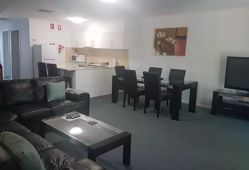 침실 3개 아파트, Mid City Motor Inn Singleton