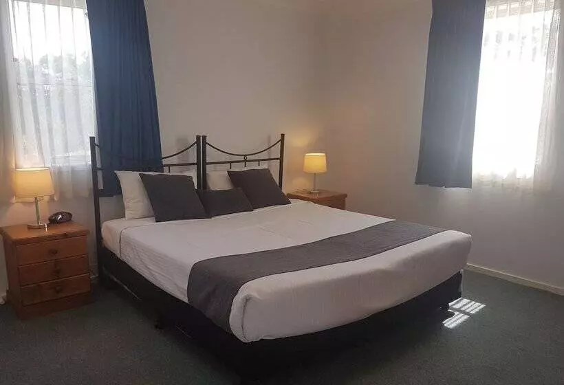 침실 3개 아파트, Mid City Motor Inn Singleton