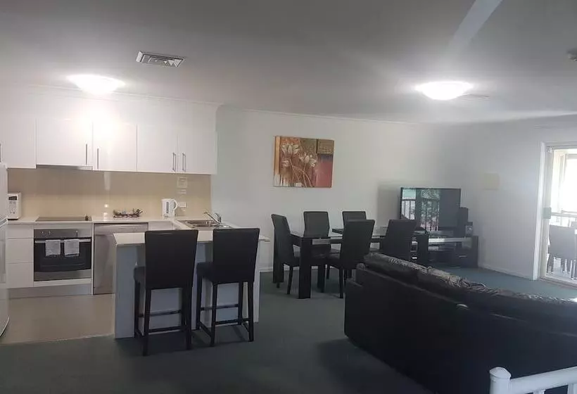 침실 3개 아파트, Mid City Motor Inn Singleton