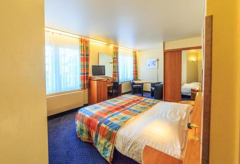 Номер Deluxe, Pacific