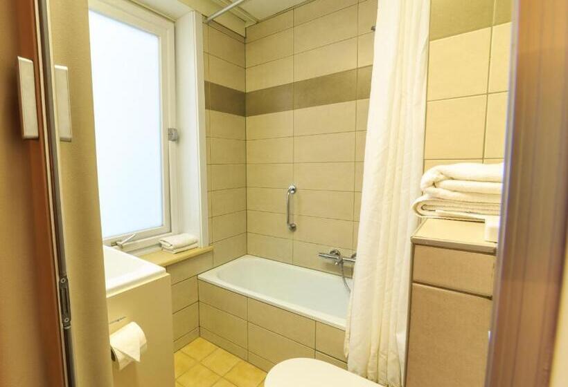 Номер Стандарт, Pacific