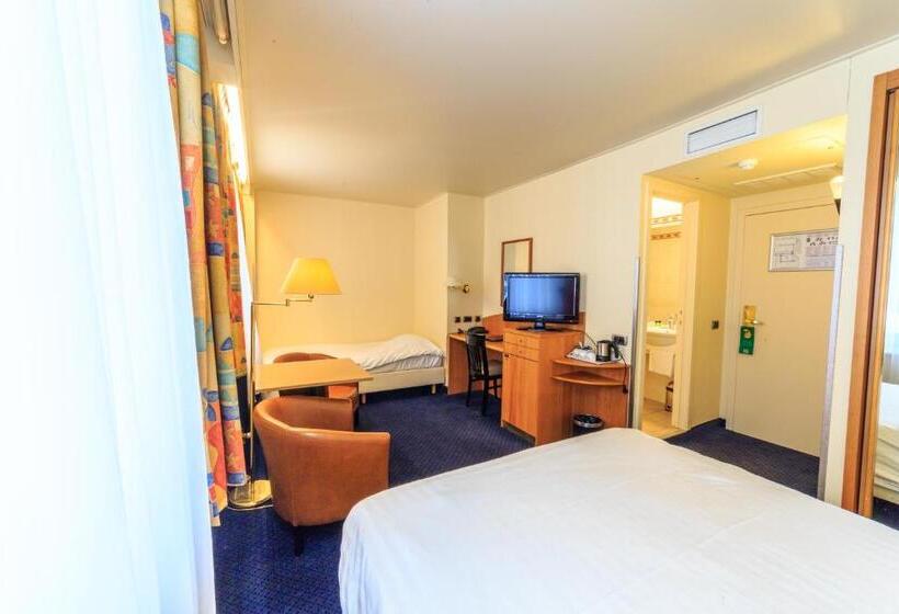 Семейный Номер, Pacific