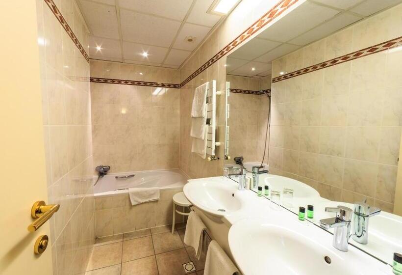 Семейный Номер, Pacific