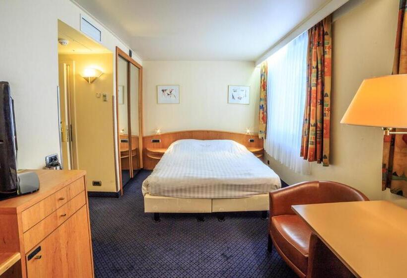 Семейный Номер, Pacific