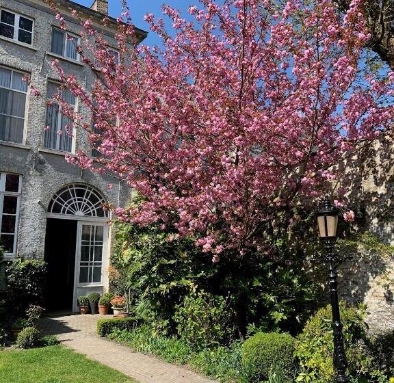 غرفة قياسية رباعية, Patritius