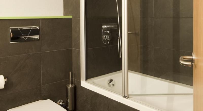 غرفة قياسية ثلاثية, Sporting