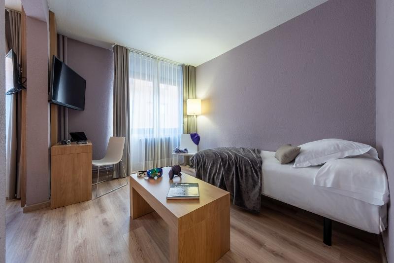 غرفة قياسية, Sporting