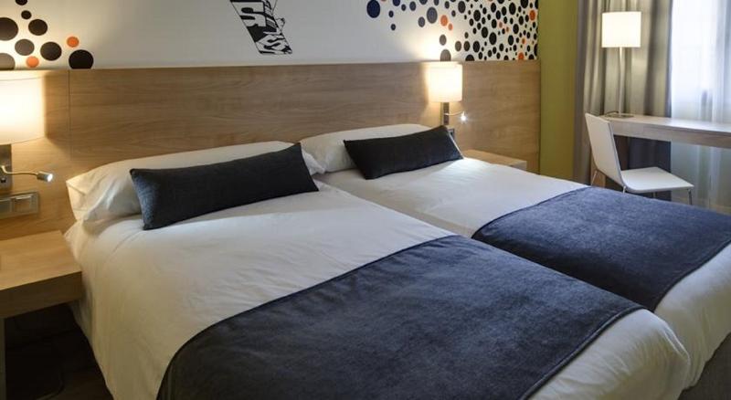 غرفة قياسية ثلاثية, Sporting