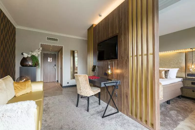 اتاق لوکس, Leonardo Hotel Antwerp The Plaza
