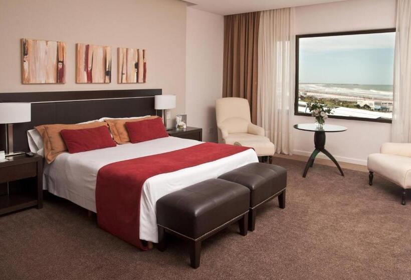 جناح مطلّ علي البحر, Uthgra Sasso