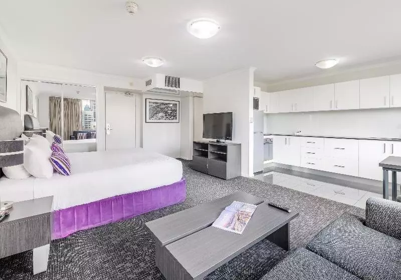 استودیوی استاندارد, Oaks Sydney Hyde Park Suites