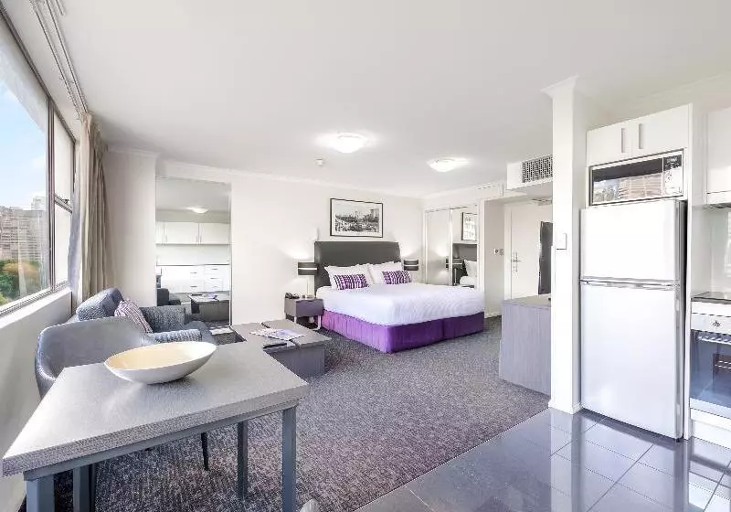 استودیوی استاندارد, Oaks Sydney Hyde Park Suites