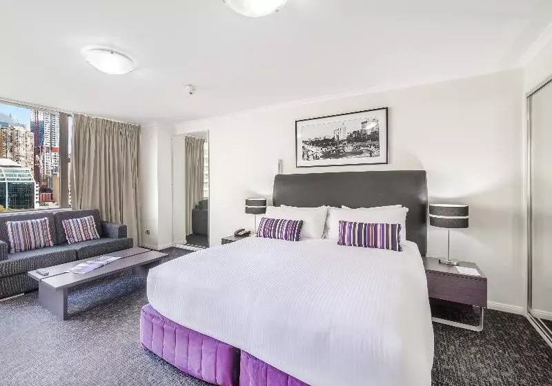 استودیوی استاندارد, Oaks Sydney Hyde Park Suites
