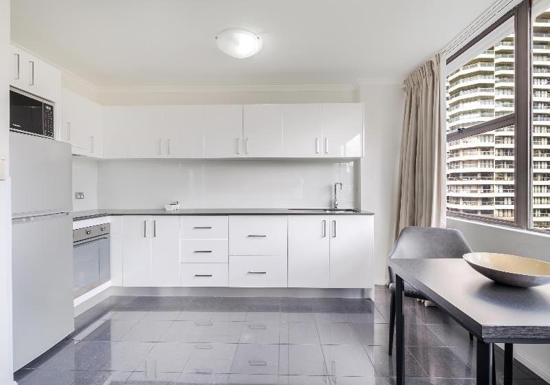 スタンダードスタジオ, Oaks Sydney Hyde Park Suites