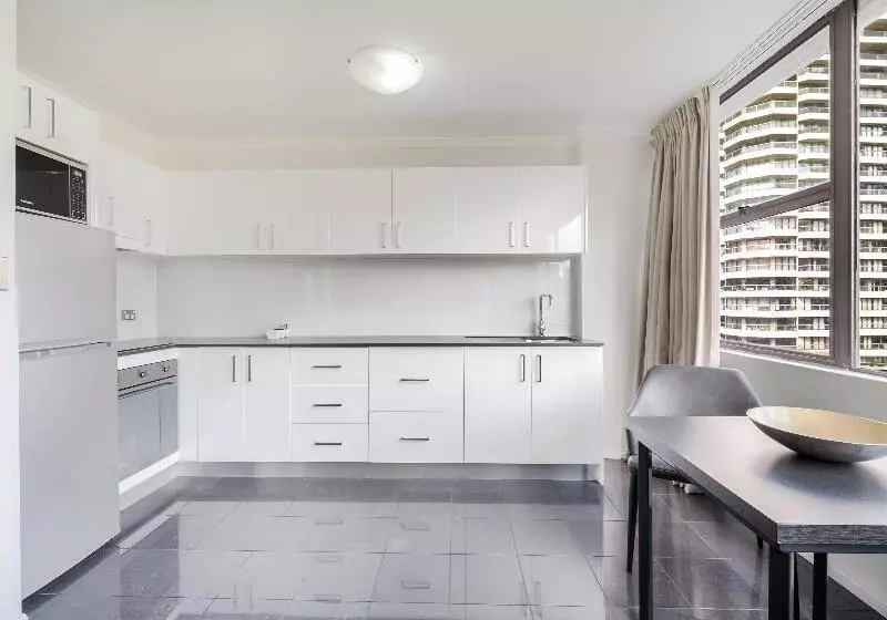 استودیوی استاندارد, Oaks Sydney Hyde Park Suites