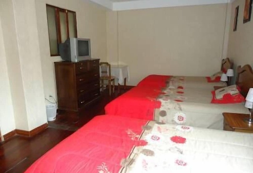 اتاق استاندارد سه تخته با سرویس بهداشتی مشترک, Avenida