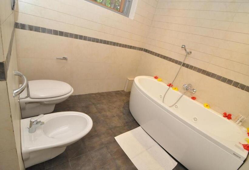 سوئیت با تخت بزرگ, Club Du Lac Tanganyika