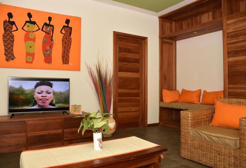 سوئیت با تخت بزرگ, Club Du Lac Tanganyika