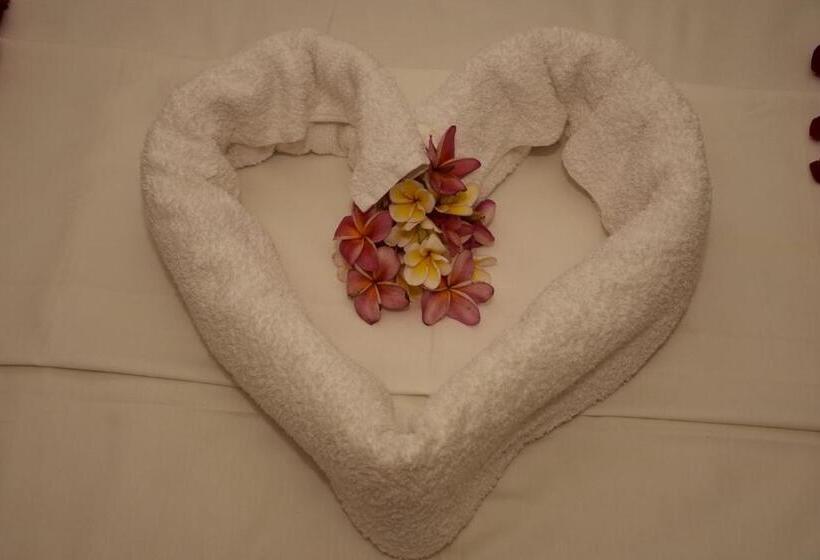 اتاق خانوادگی, Club Du Lac Tanganyika