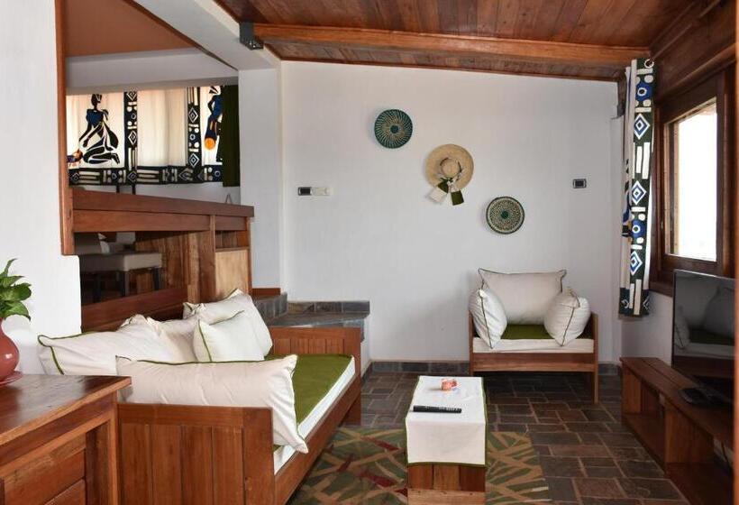 سوییت لوکس, Club Du Lac Tanganyika