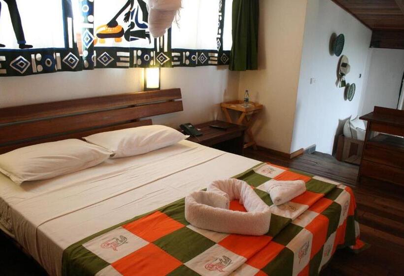 سوییت لوکس, Club Du Lac Tanganyika